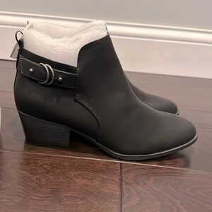Madden girl black booties New 8.5